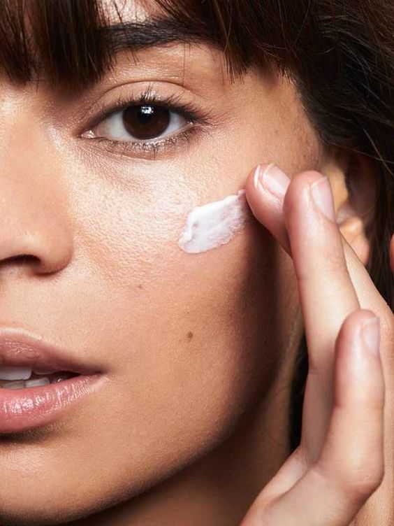 Établir une routine de soins adaptée, c'est la base. Clés et conseils pour se constituer une routine quotidienne. Objectif belle peau !   