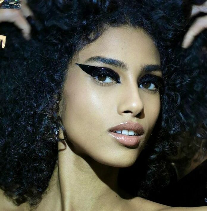 Tendance makeup versace fashion week : eyeliner XXL - Myngled