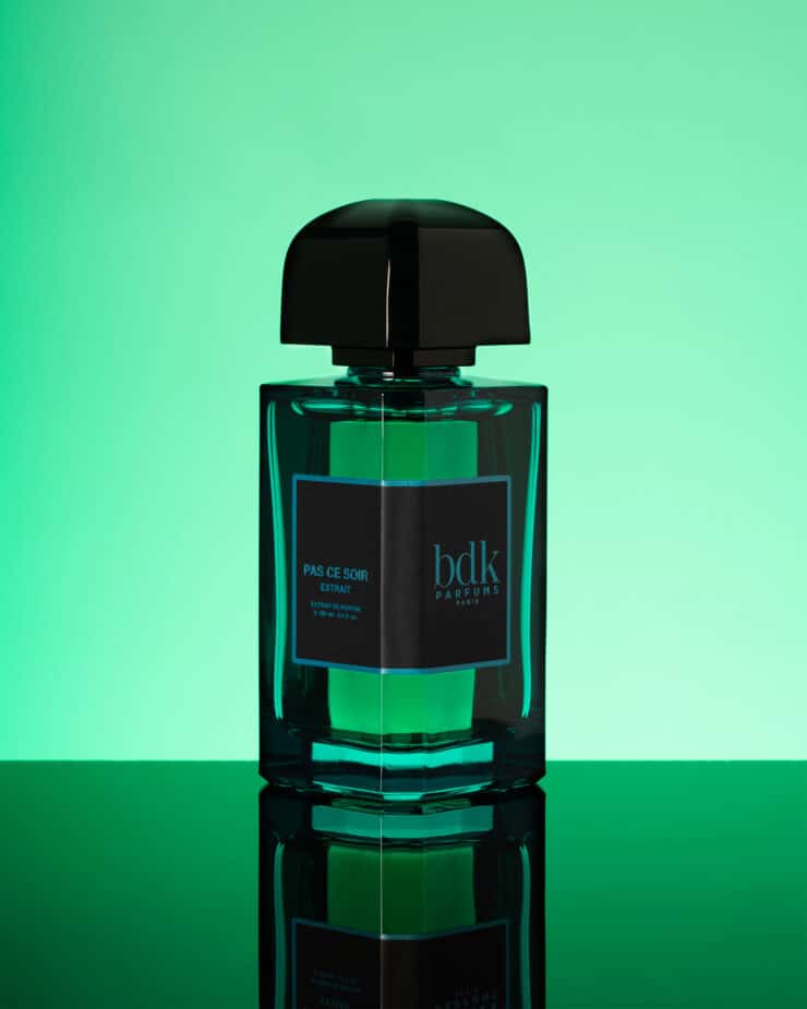 Pour ce second extrait de la collection Parisienne de BDK Parfums, PAS CE SOIR EXTRAIT suscite encore plus d'addiction et de gourmandise.