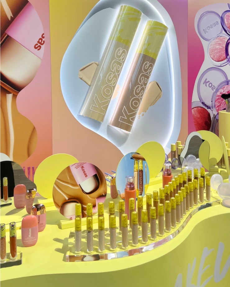 Kosas, la marque californienne de makeup clean arrive chez Sephora. Kosas est connue pour son best-seller : le revealer concealer ! Zoom sur cette marque que Tiktok et Insta valident déjà
