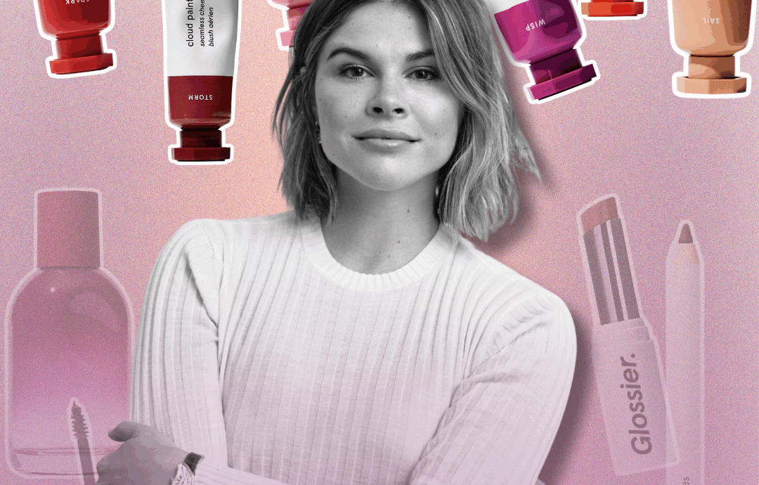 Onze ans après sa création, Glossier arrive enfin en France. La marque iconique fondée par Emily Weiss s’installe en exclusivité chez Sephora.