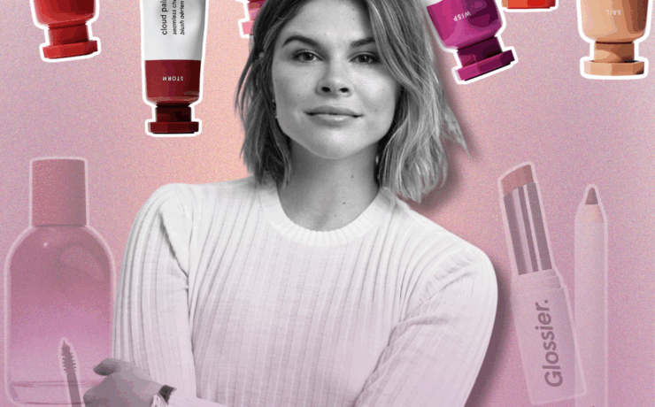 Onze ans après sa création, Glossier arrive enfin en France. La marque iconique fondée par Emily Weiss s’installe en exclusivité chez Sephora.