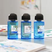 La Collection Azur revient en édition limitée, portée par les illustrations lumineuses d’Édith Carron.